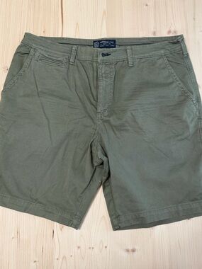 American Eagle Outfitters Olive Green Men’s Flat Front Shorts